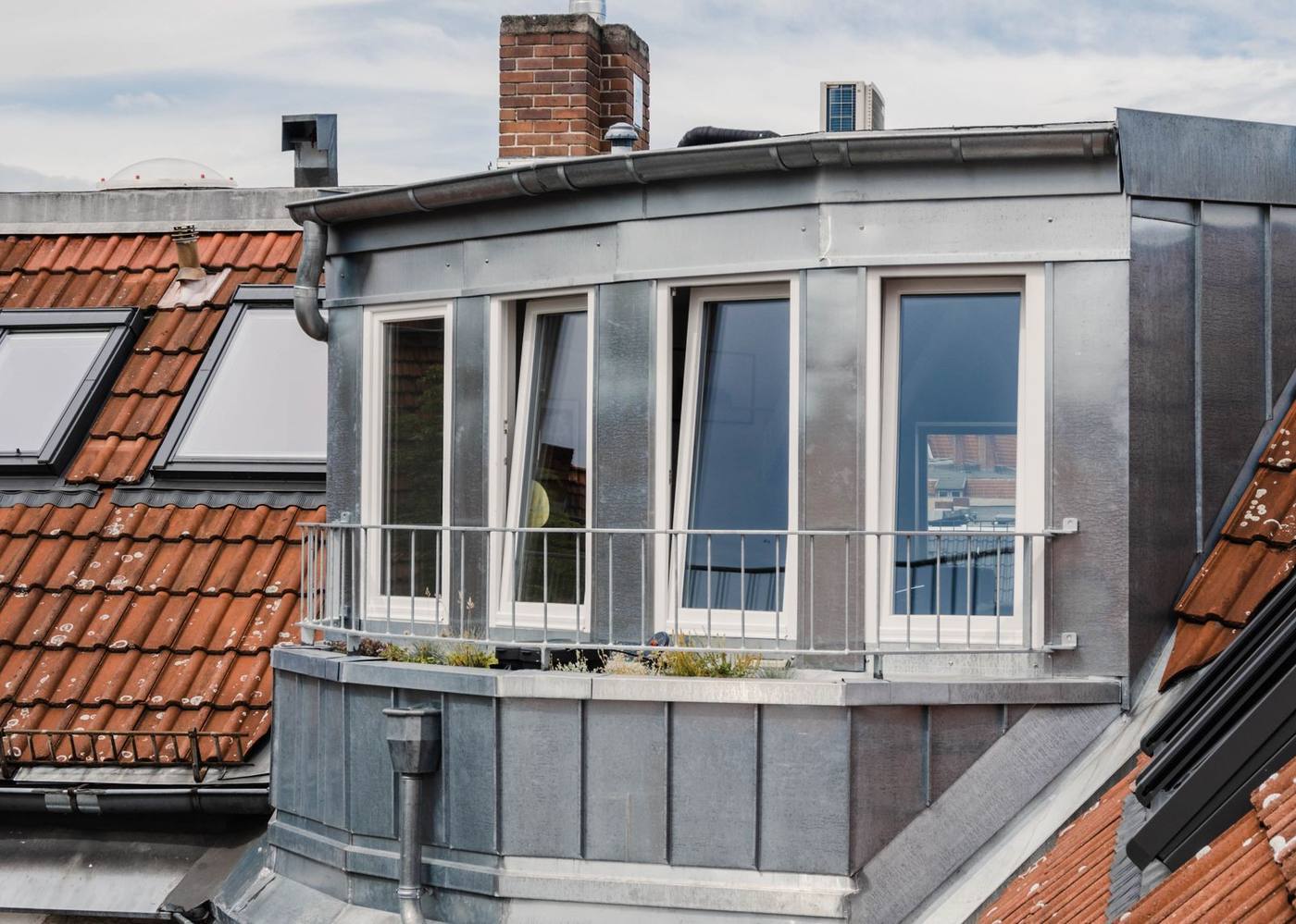 Neue Dachgaube mit Zinkverkleidung in Charlottenburg