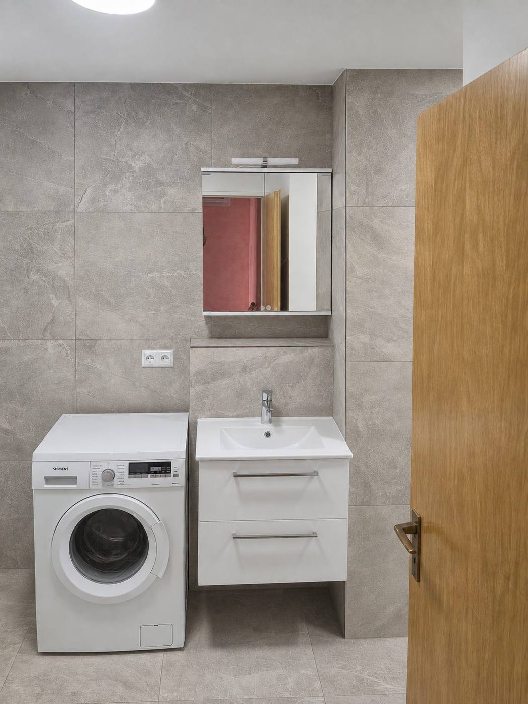 Fachgerechte Sanierung eines barrierefreien Badezimmers mit bodengleicher Walk-in-Dusche, Foto 4