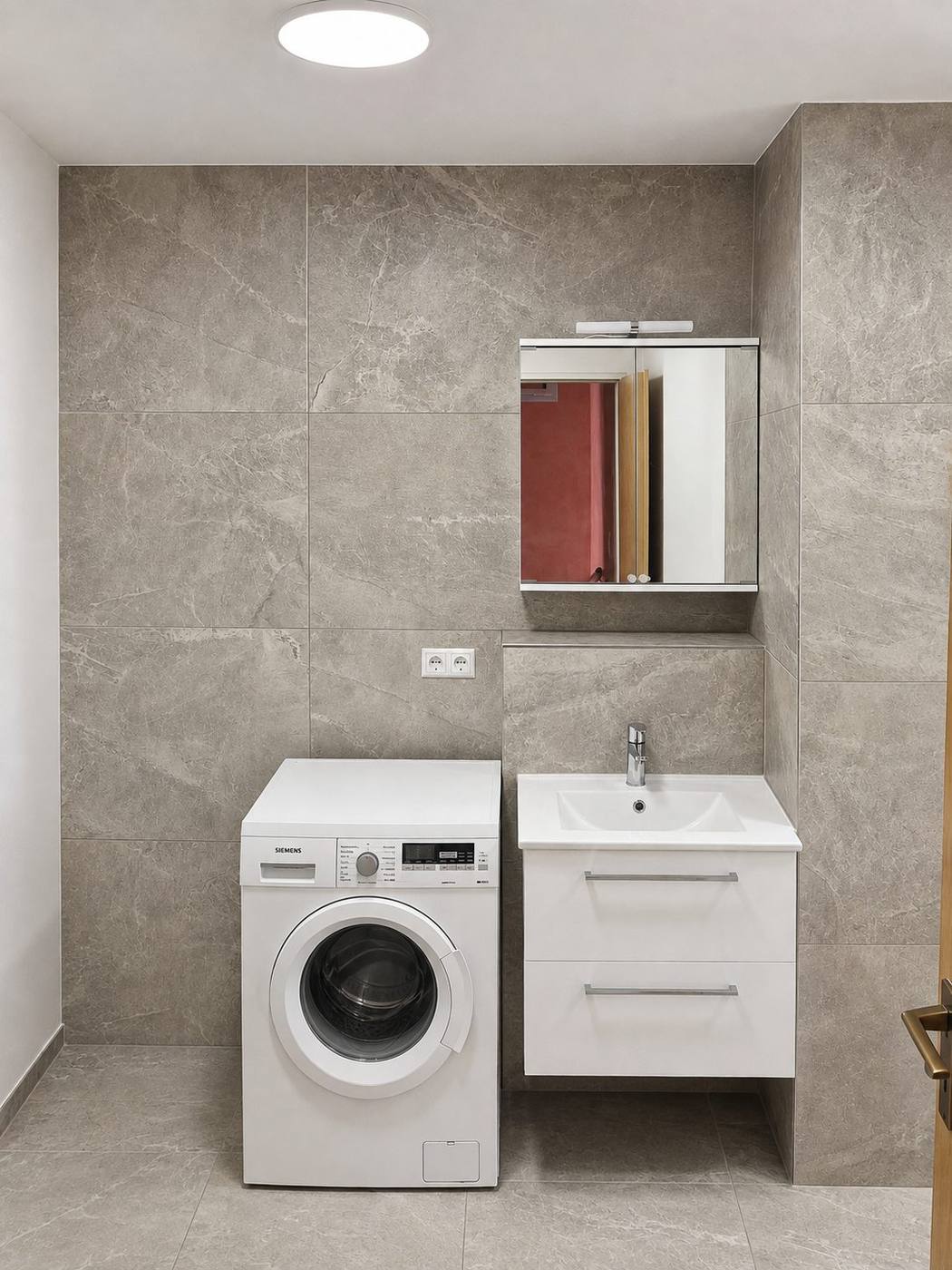 Fachgerechte Sanierung eines barrierefreien Badezimmers mit bodengleicher Walk-in-Dusche, Foto 6